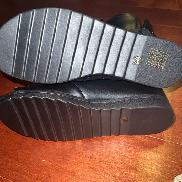 New Peep toe full leather booties - Picture 3 of 3